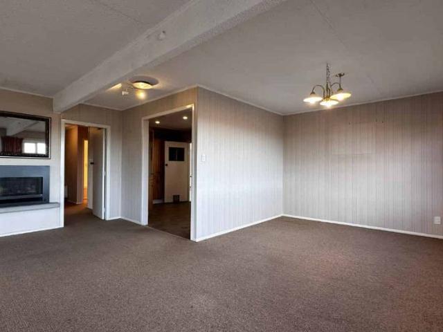 Desirable Location Waipahihi School Zone Available Long Term