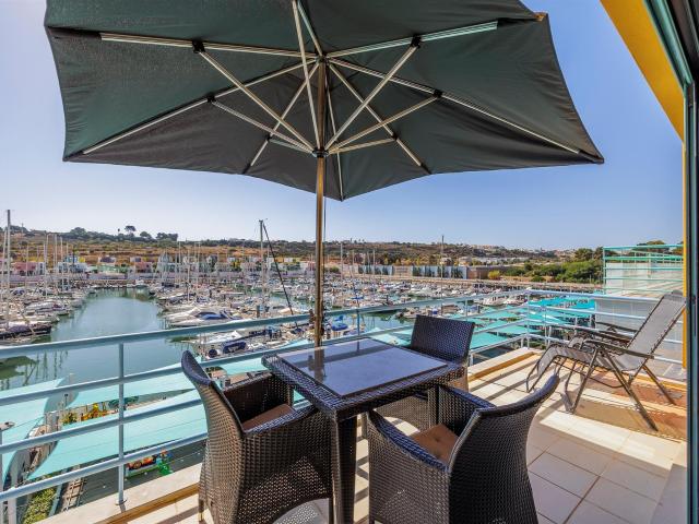 Deslumbrante apartamento de 2 quartos em frente à marina 90m² Albufeira e Olhos de Água