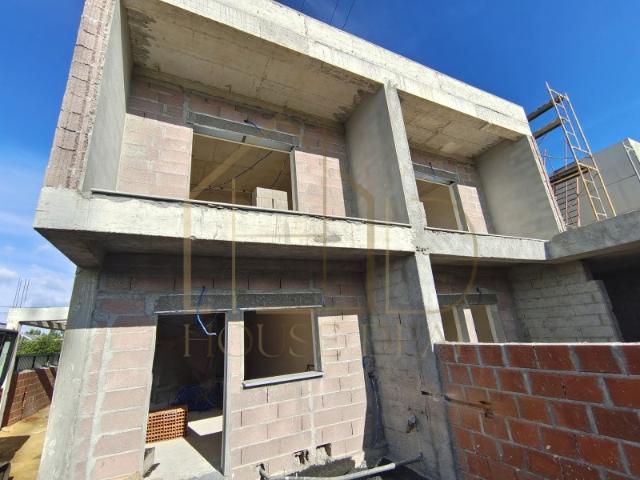 DESLUMBRANTE Moradia T4 com Garagem. Fernão Ferro