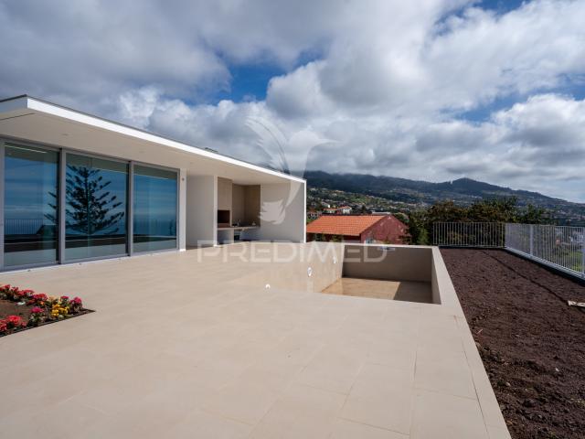 Deslumbrante Moradia T4 com vista Mar no Estreito da Calheta