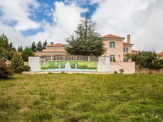 Deslumbrante moradia com 1.359m2 na zona de Belas, Sintra 1359m² Agualva e Mira Sintra