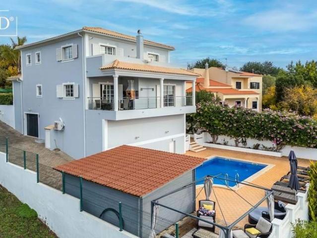 Deslumbrante moradia no Algarve com vistas panorâmicas do ca. 386m² Boliqueime