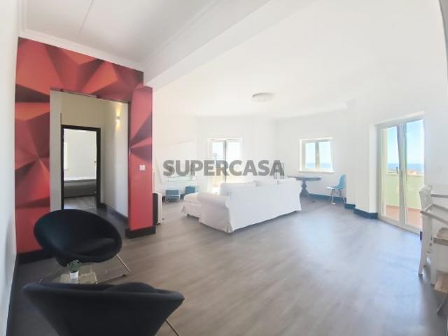 Deslumbrante Penthouse Contemporânea com Vistas Panorâmicas de 360.º, mar e serra