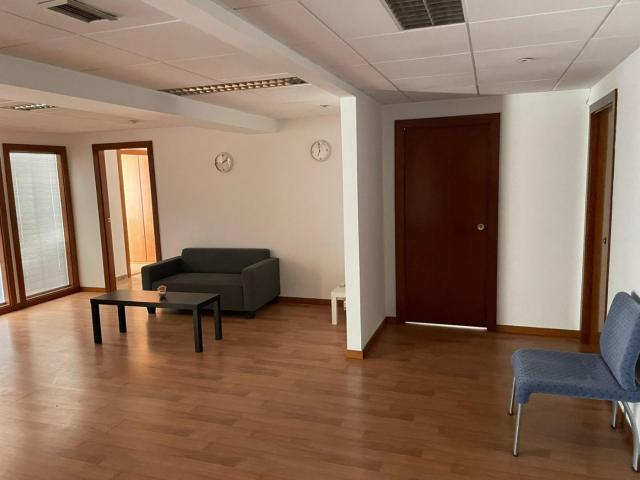 Despacho VENTA en Castellón zona CENTRO, 300 m 3 aseos, 8 despachos