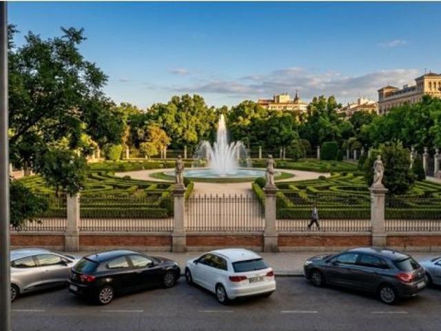 Despertar cada mañana con las vistas a la Rosaleda de los Jardines de Viveros es un privilegio reser