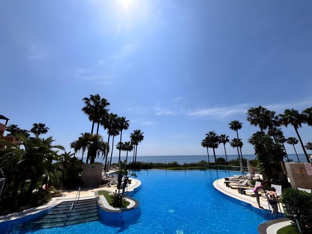 Despierta cada día con vistas ininterrumpidas al mar Mediter. 176m² Estepona