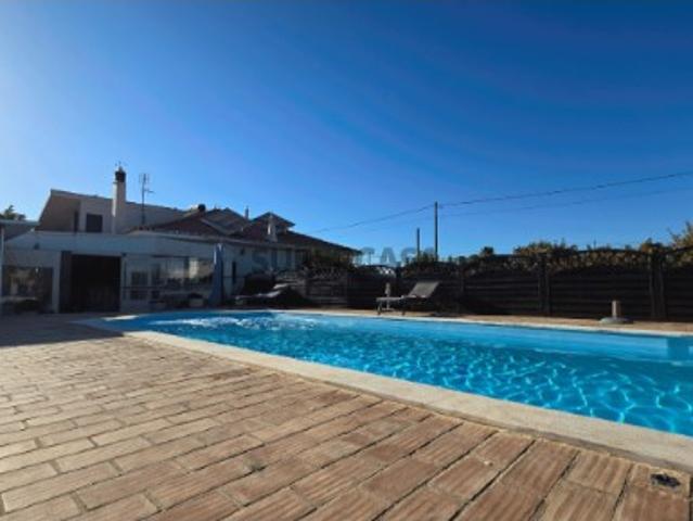 Detached 4 bedroom villa with pool and outdoor space, just 10 minutes from Tavira