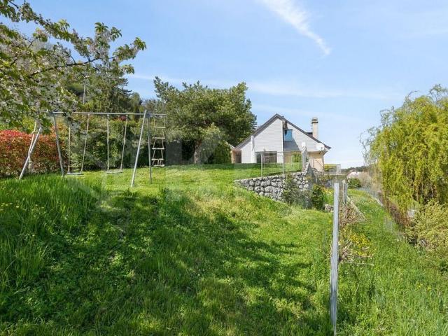 Detached villa with panoramic views of Lake Leman