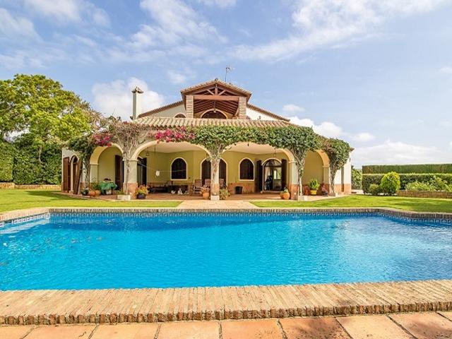 Detached villa for rent in Altos de Valderrama