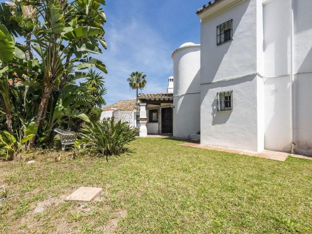 Detached Villa in Atalaya Isdabe