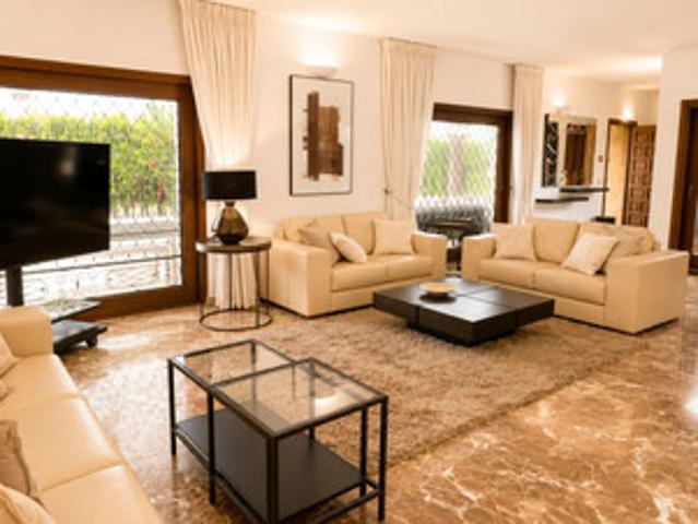 Detached Villa in El Paraiso