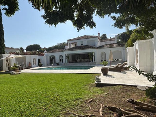 Detached Villa in El Paraiso