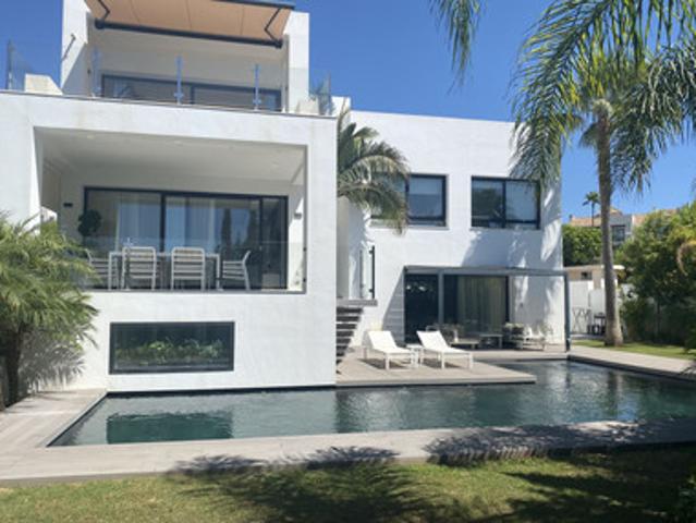 Detached Villa in El Paraiso