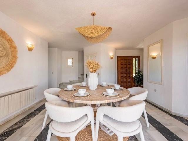 Detached Villa in New Golden Mile