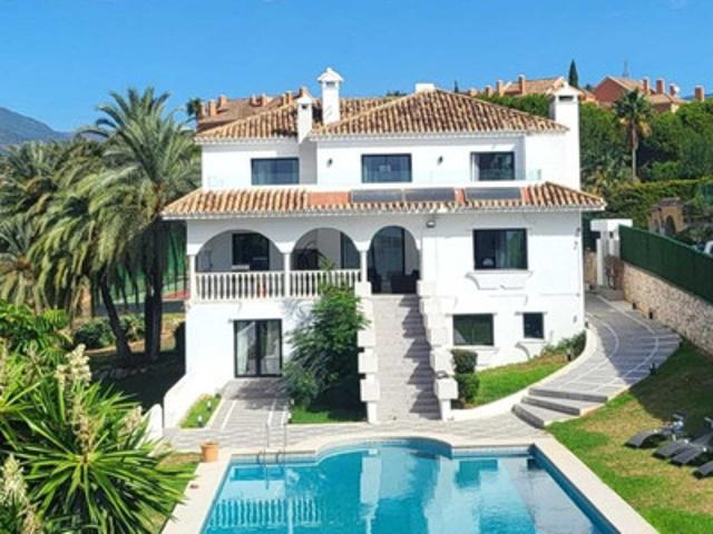 Detached Villa in Nueva Andalucía