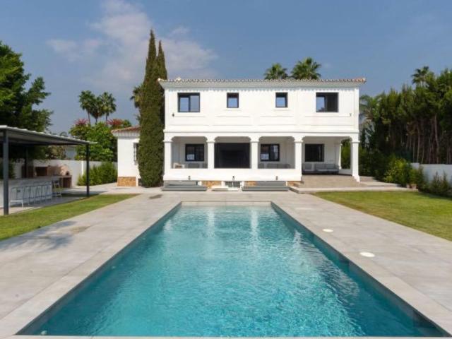 Detached Villa in Nueva Andalucía