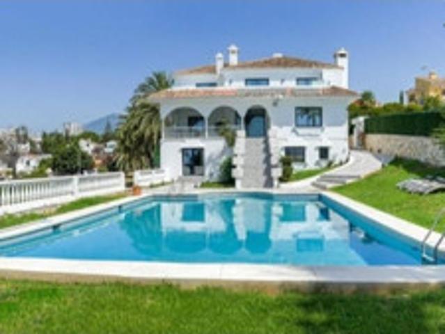 Detached Villa in Nueva Andalucía