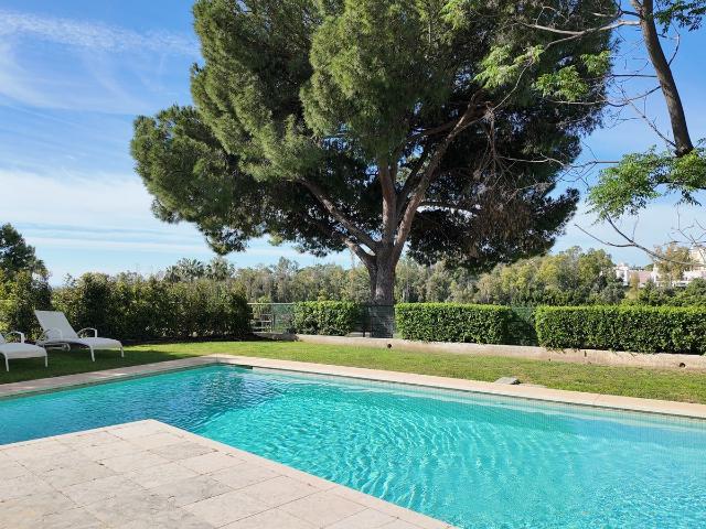 Detached Villa in Nueva Andalucía