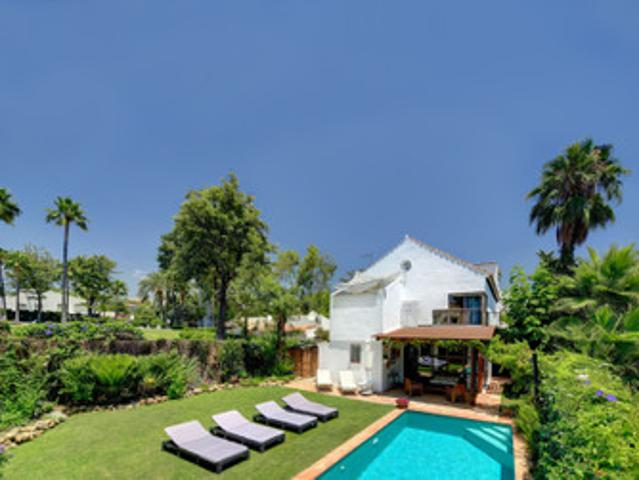 Detached Villa in Nueva Andalucía