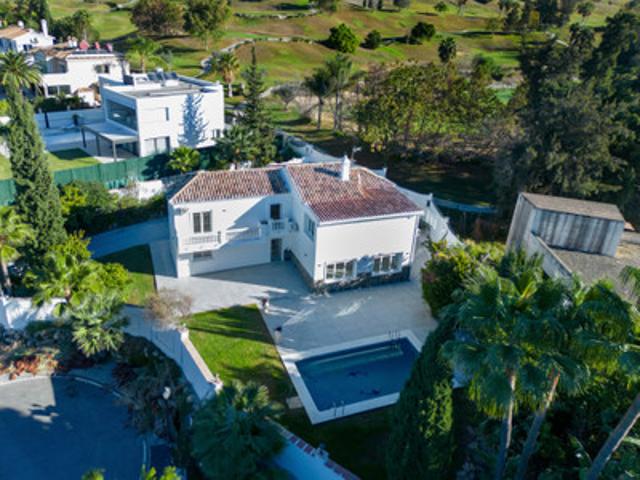 Detached Villa in Nueva Andalucía