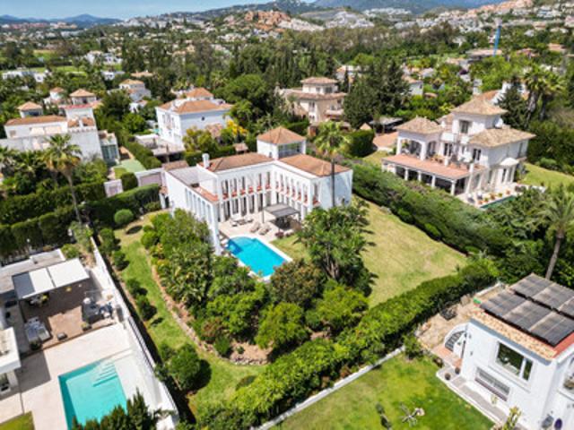 Detached Villa in Nueva Andalucía