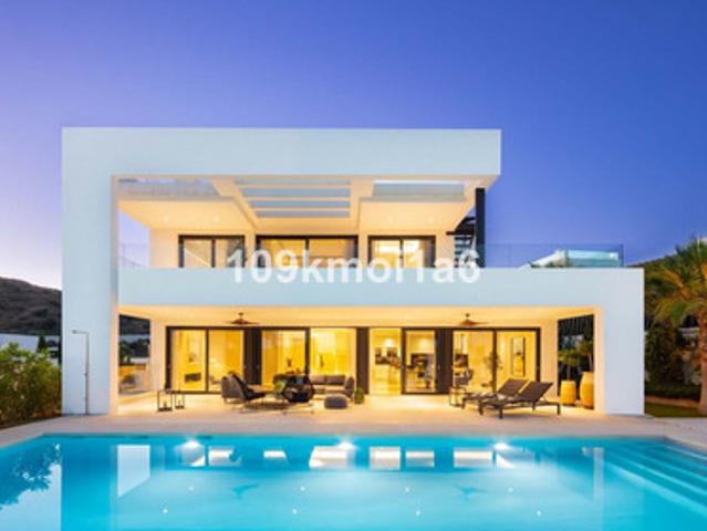 Detached Villa in Nueva Andalucía
