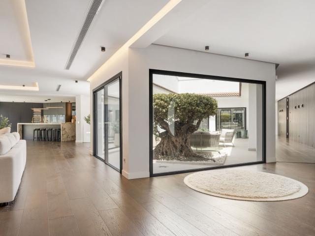 Detached Villa in Nueva Andalucía