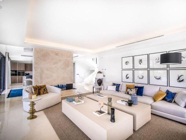 Detached Villa in Nueva Andalucía