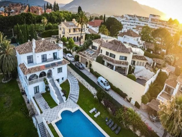 Detached Villa in Nueva Andalucía
