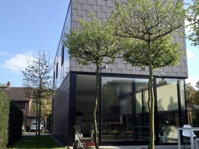 Detached architect designed home with 2 bedrooms and garden