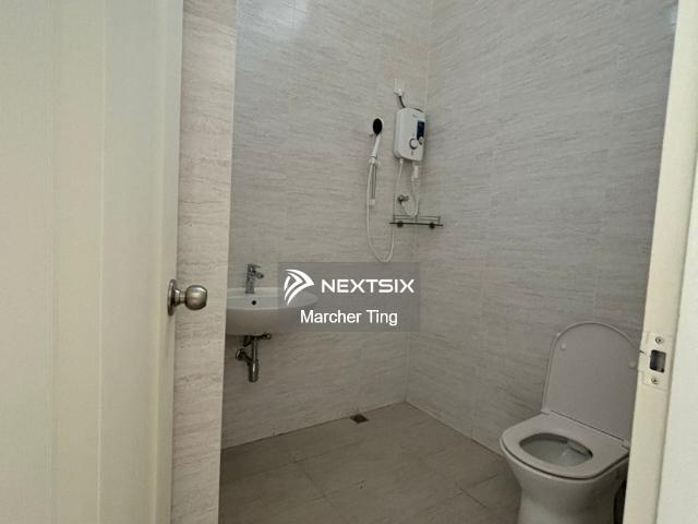 Detached Factory at Subang Jaya for Rent Land size 3.1 acres Build up size 90,000 sft Ceiling height 38 sft Power 1200 amp Good condition, strategic location