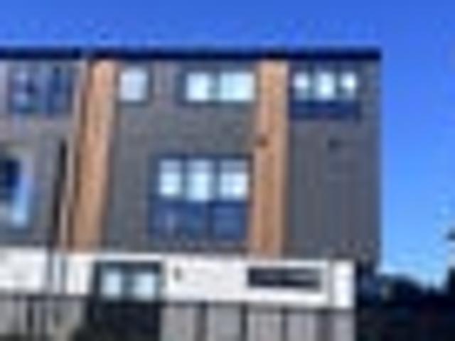 Detached Freehold Home | Bright & Spacious