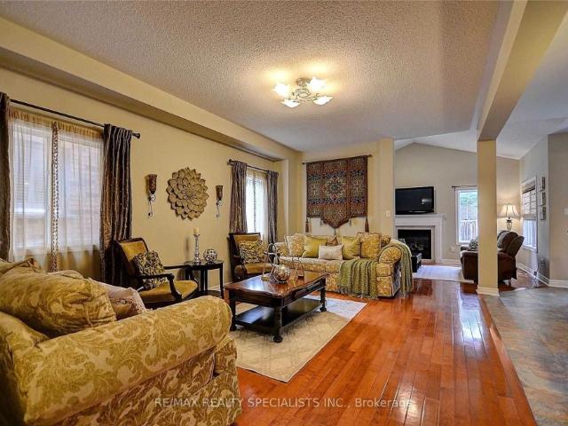 Detached Home For Lease | W9033084