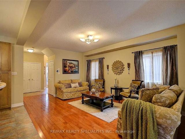 Detached Home For Lease | W9033084