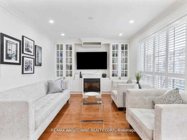 Detached Home For Lease | W9245835