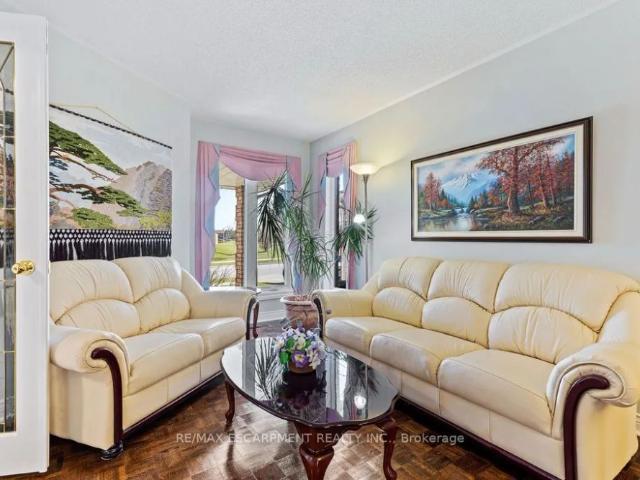 Detached Home For Lease | W9251835