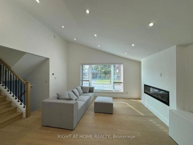 Detached Home For Lease | W9229490