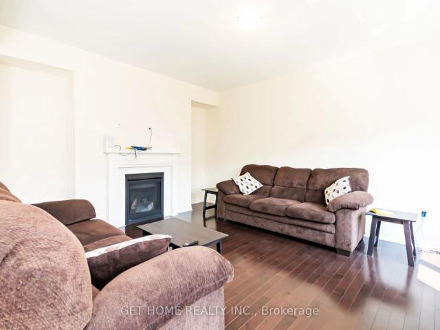 Detached Home For Lease | E9044678