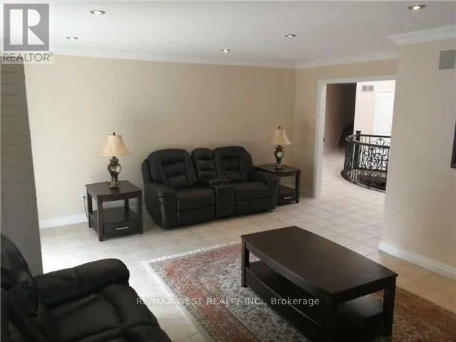Detached Home For Lease | N9238897