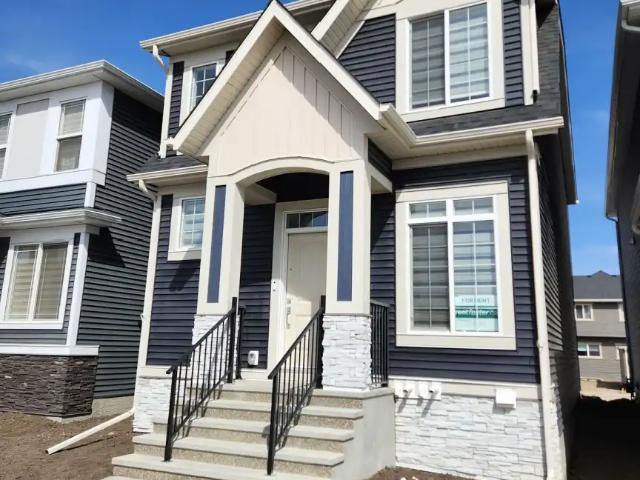 Detached Home in Choice Golf Community of Sirocco