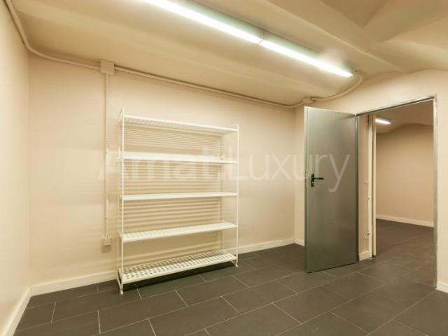 Detached house with private pool, in Vallcarca