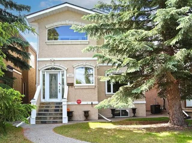 Detached Single House in West Hillhurst