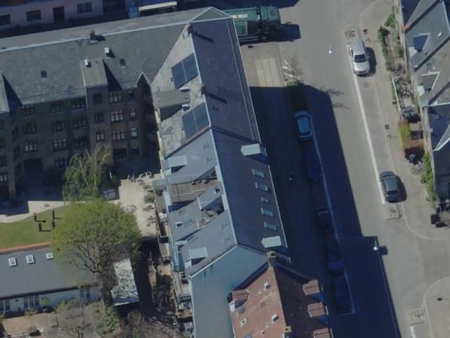 Detaillejemål på 84 m² i stueplan er beliggende på Landskronagade 13, på det yderste af det eftertragtede Østerbro