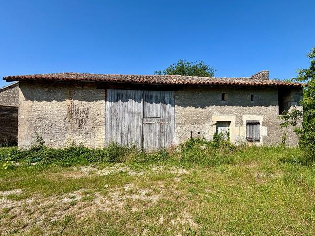 Deux Maisons de Caractère Indépendantes, une Grange en Pierr. 50m² Linazay