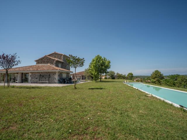 Deux maisons en pierre de 148 m2 et 104 m2, sur un terrain