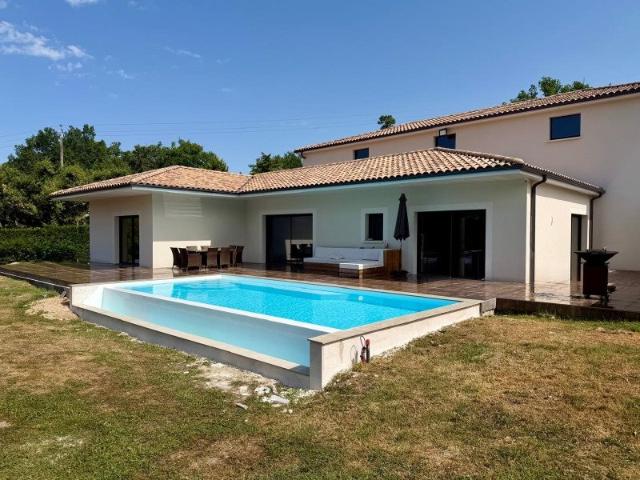 Deux maisons indépendantes, 2 piscines, gîte et terrain arbo. 300m² Eyraud Crempse Maurens