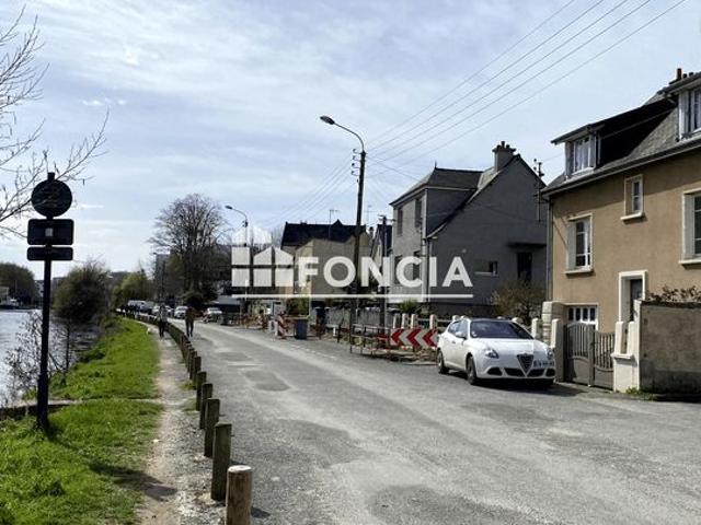 Deux maisons indépendantes au bord du canal saint martin – bien d’exception