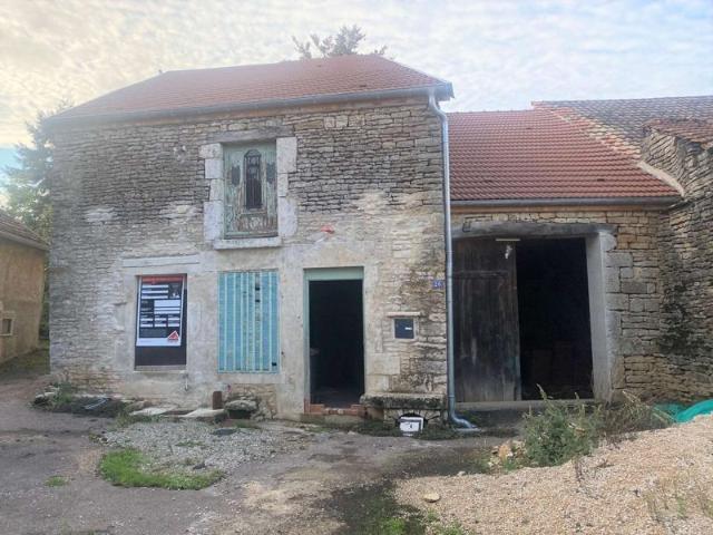 Deux Bâtisses en pierre à renover entierement