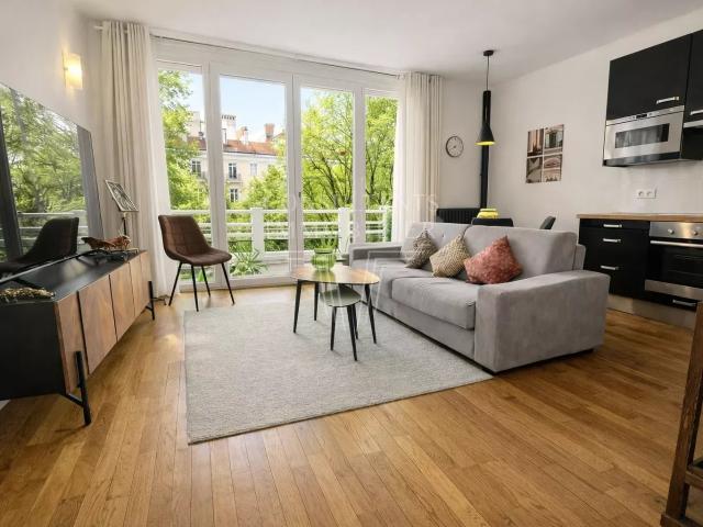 DEUX CHAMBRES BALCON PARFAIT ÉTAT