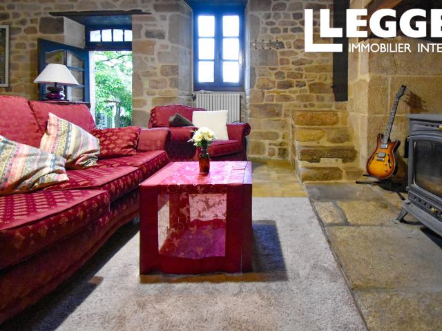 Deux charmantes maisons en pierre,chalet bois grange,etables avec 2 ha de pré, cadre bucolique Corrèze